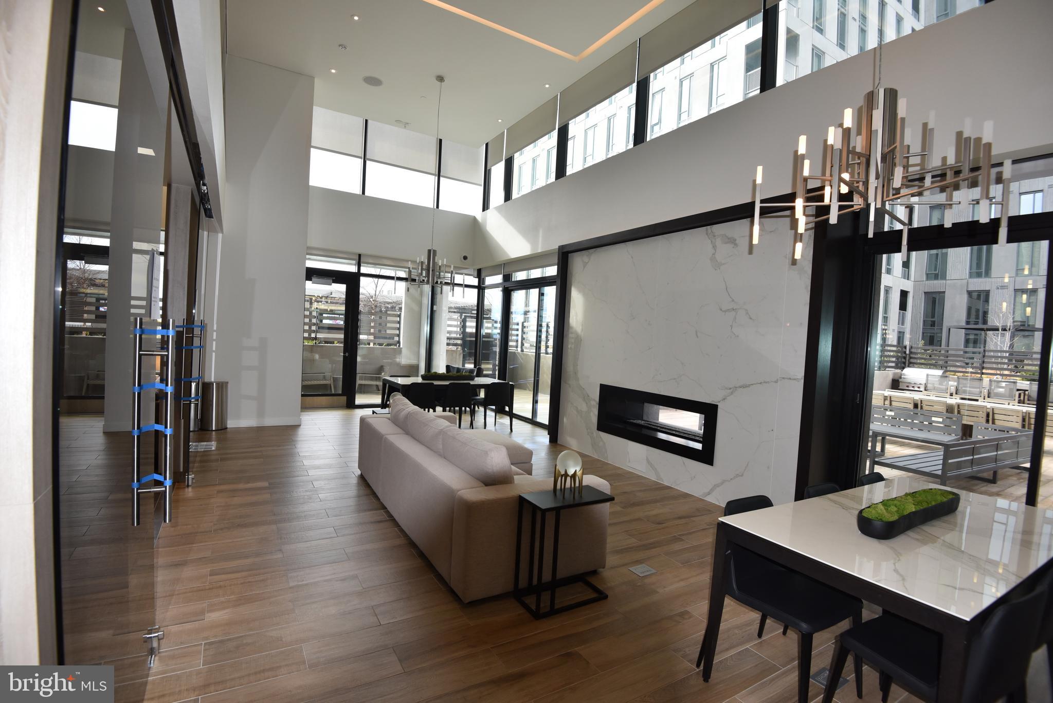 THE VERSE CONDO - Residential Lease