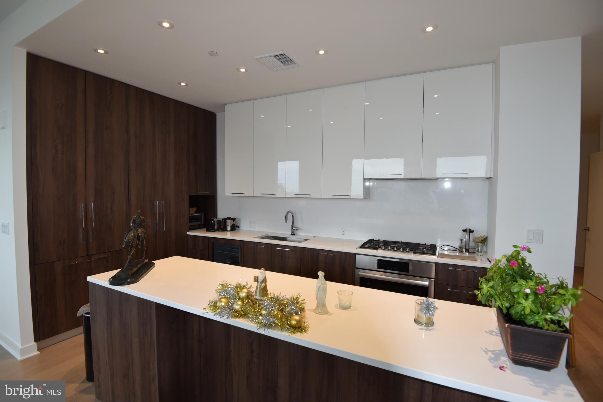 THE VERSE CONDO - Residential Lease