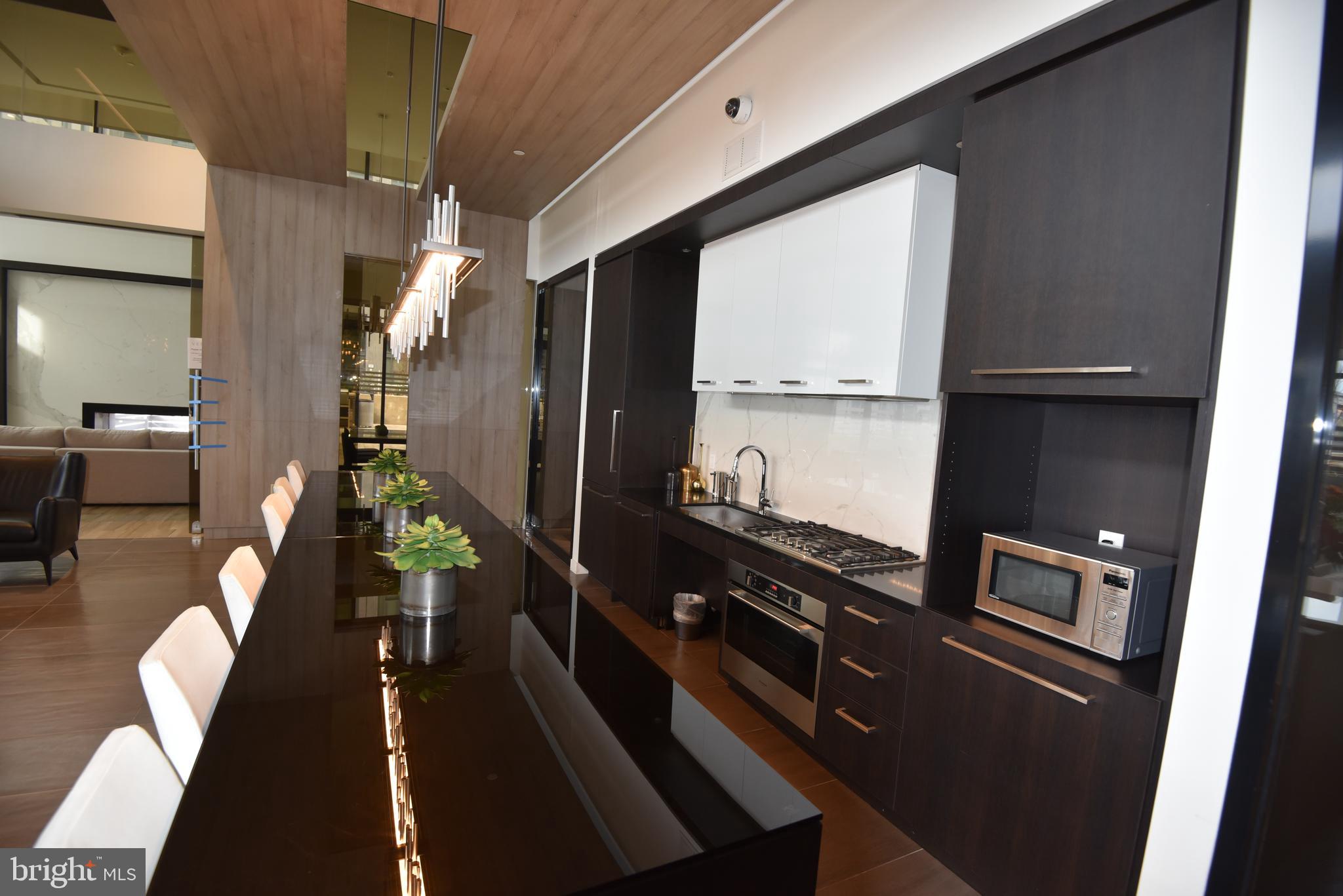 THE VERSE CONDO - Residential Lease