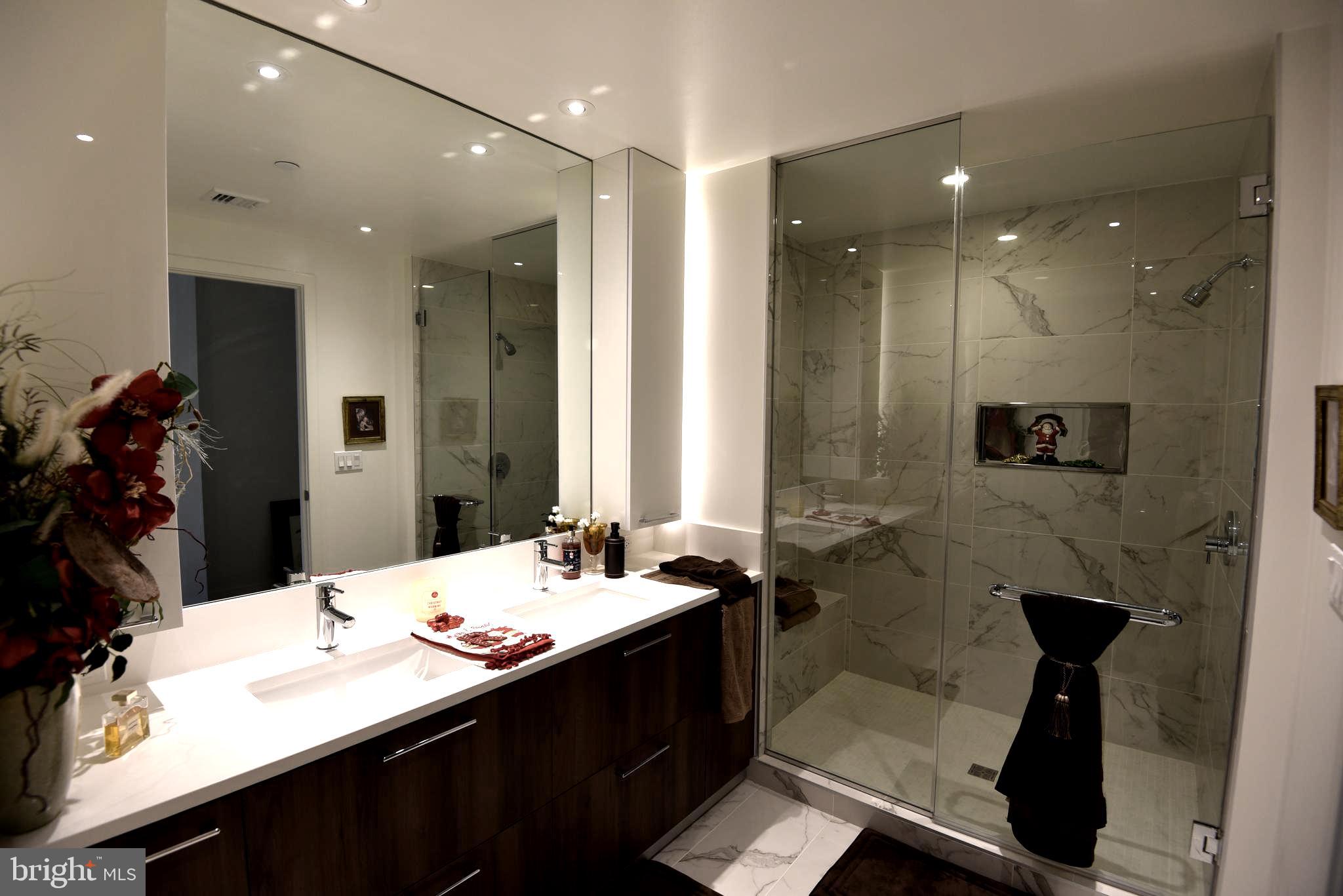 THE VERSE CONDO - Residential Lease
