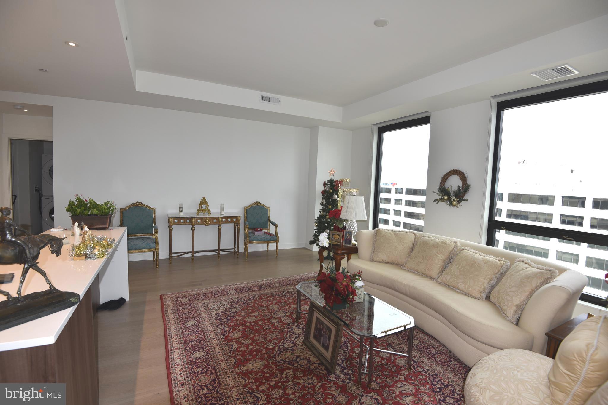 THE VERSE CONDO - Residential Lease