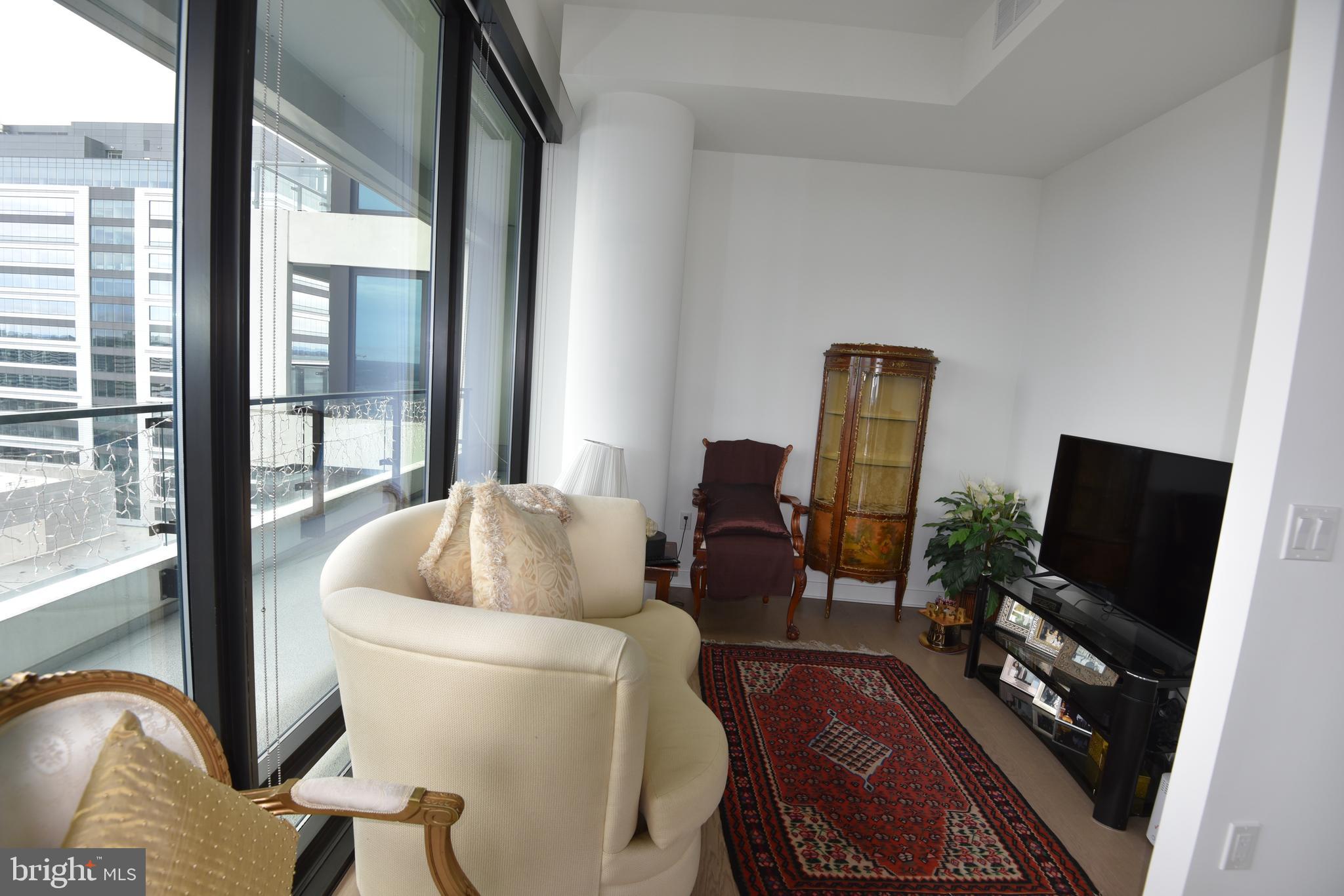 THE VERSE CONDO - Residential Lease