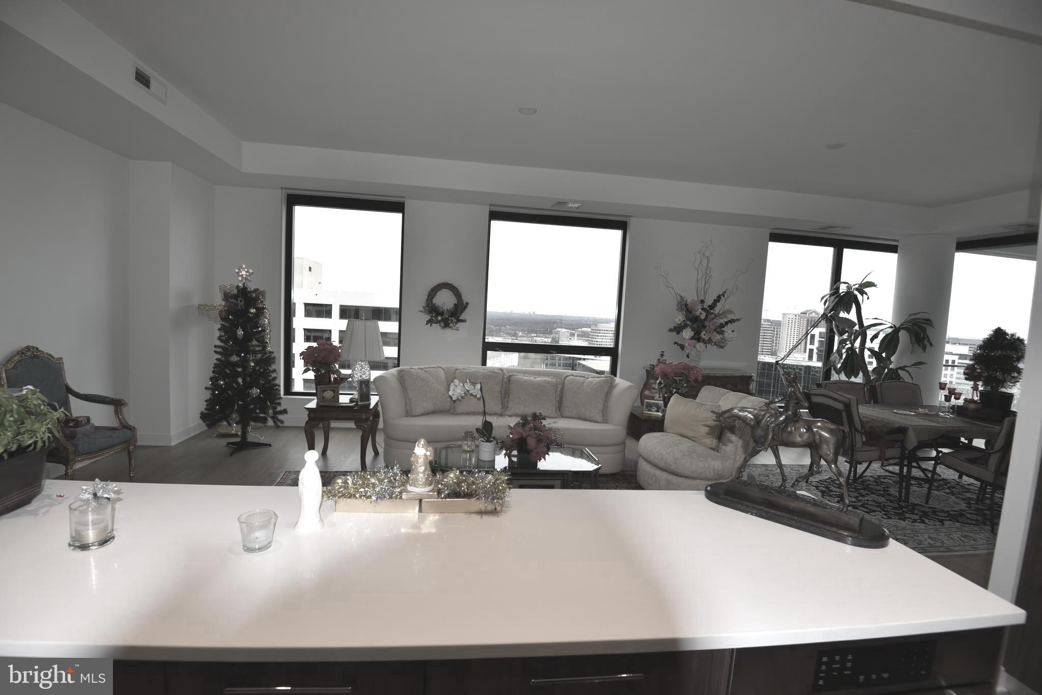 THE VERSE CONDO - Residential Lease