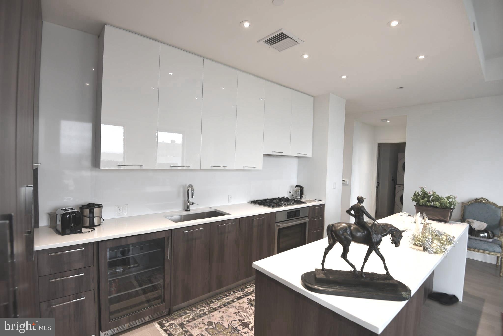 THE VERSE CONDO - Residential Lease
