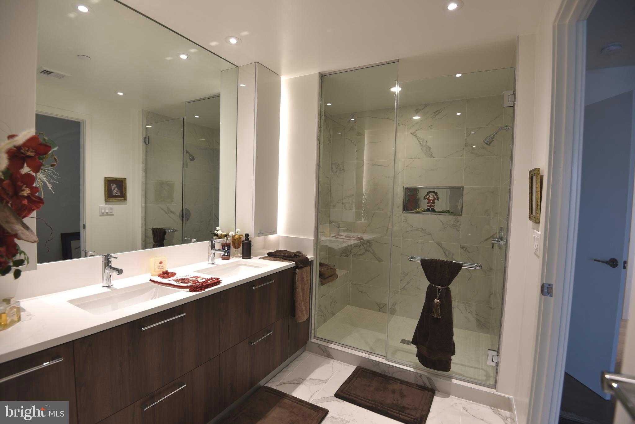 THE VERSE CONDO - Residential Lease