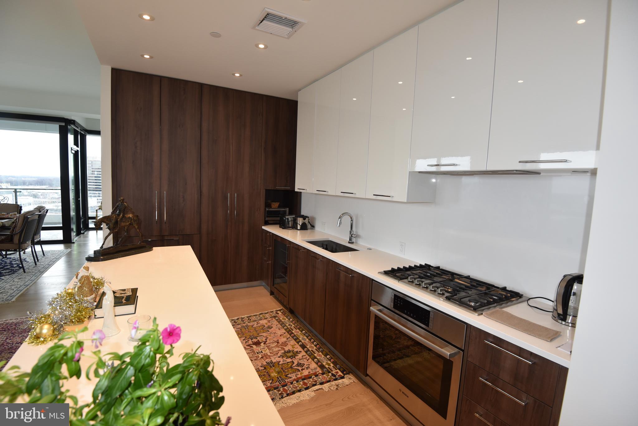 THE VERSE CONDO - Residential Lease