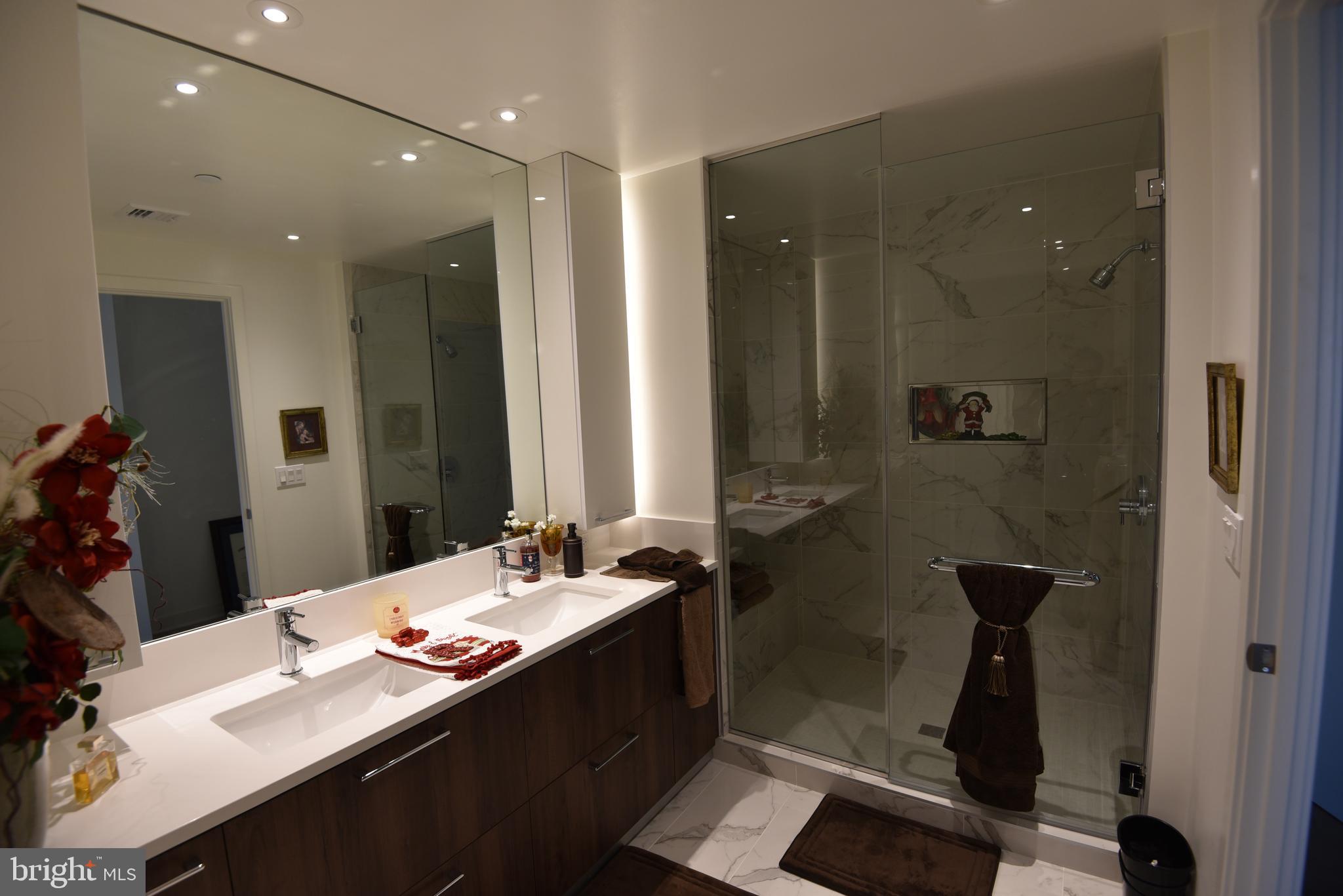 THE VERSE CONDO - Residential Lease