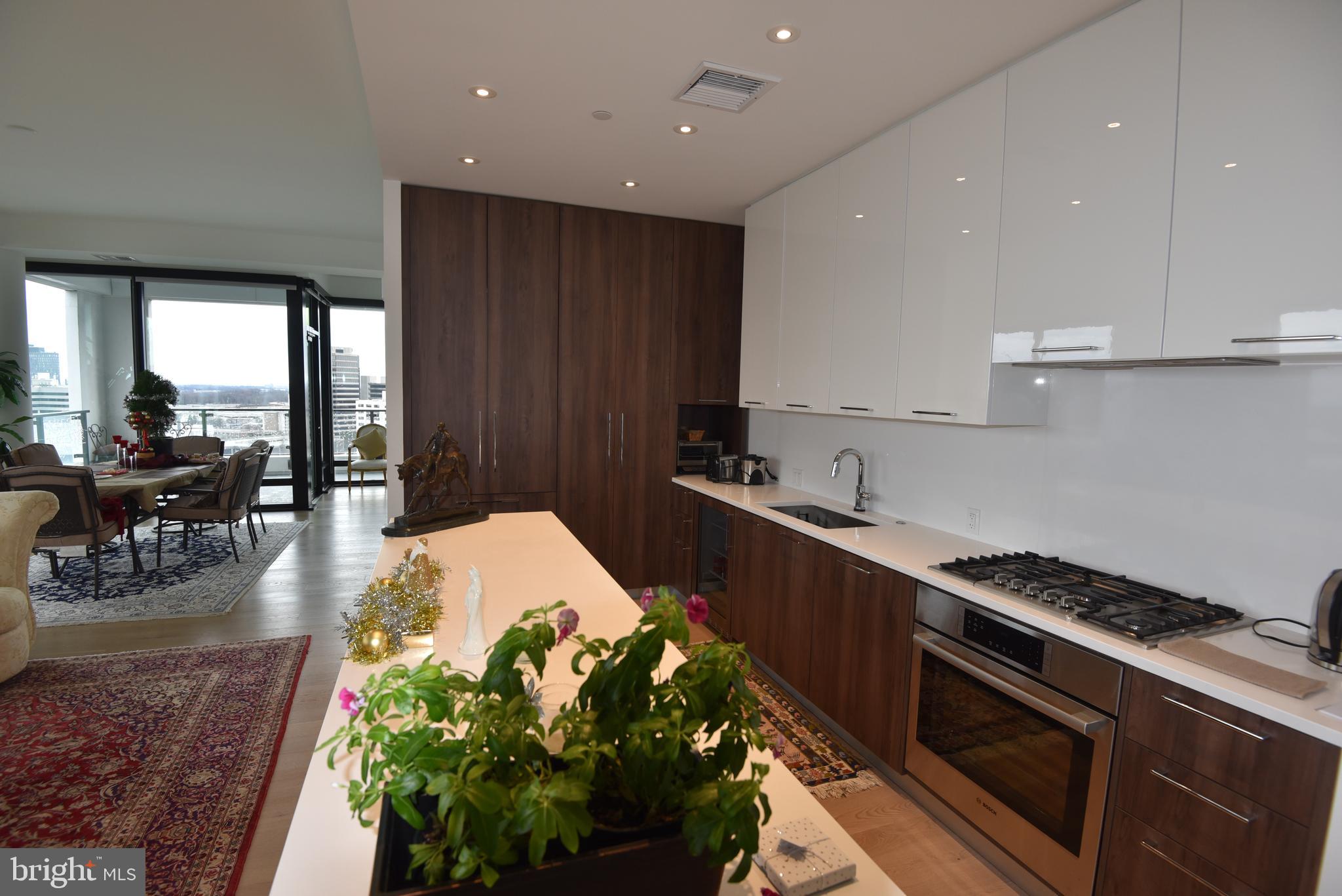 THE VERSE CONDO - Residential Lease