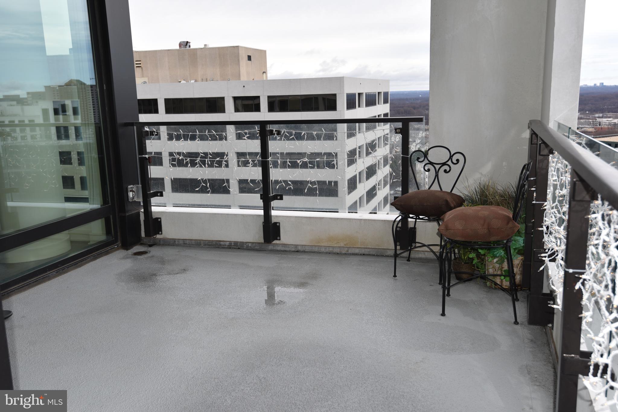 THE VERSE CONDO - Residential Lease