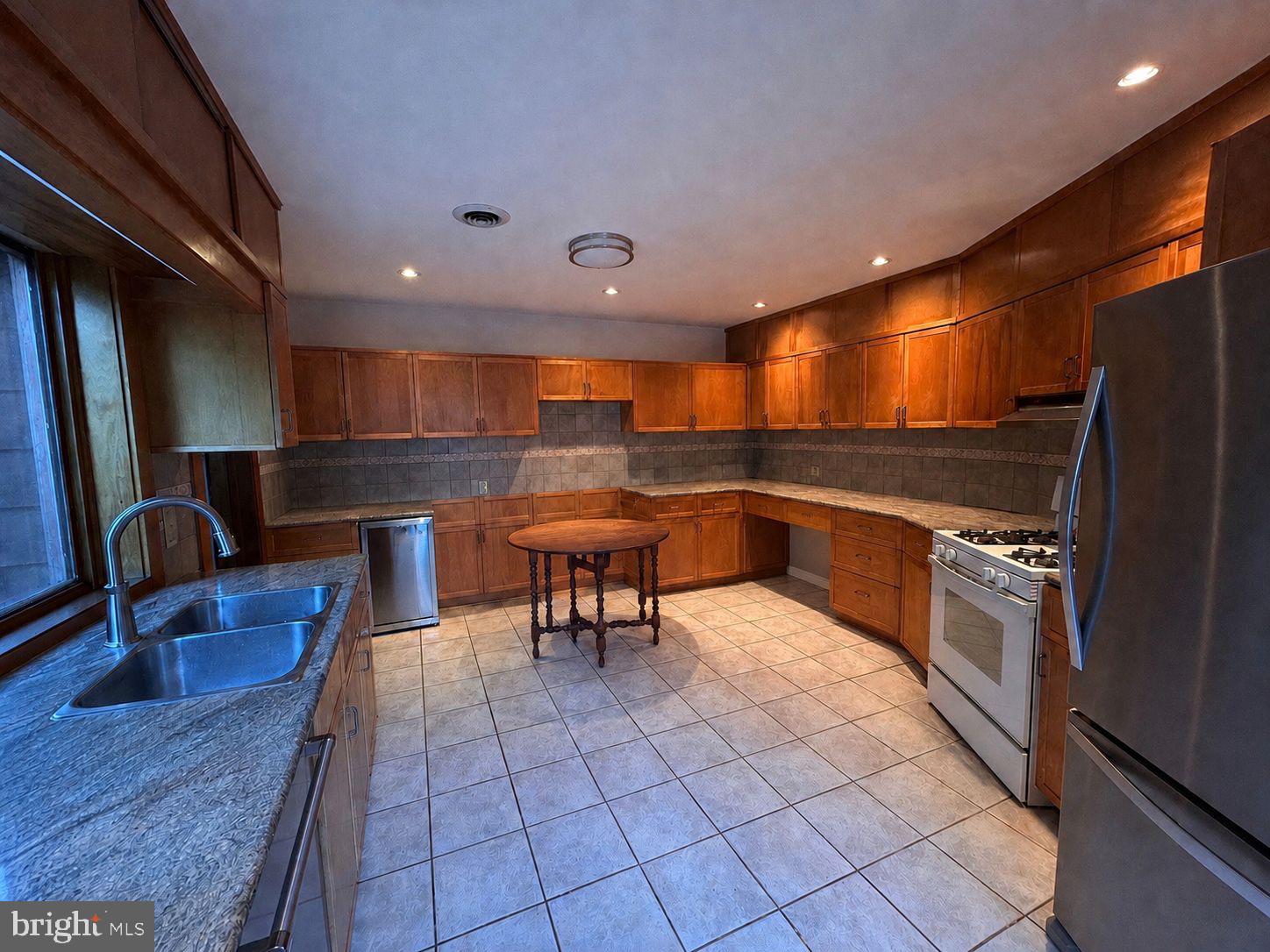ELKINS PARK - Residential