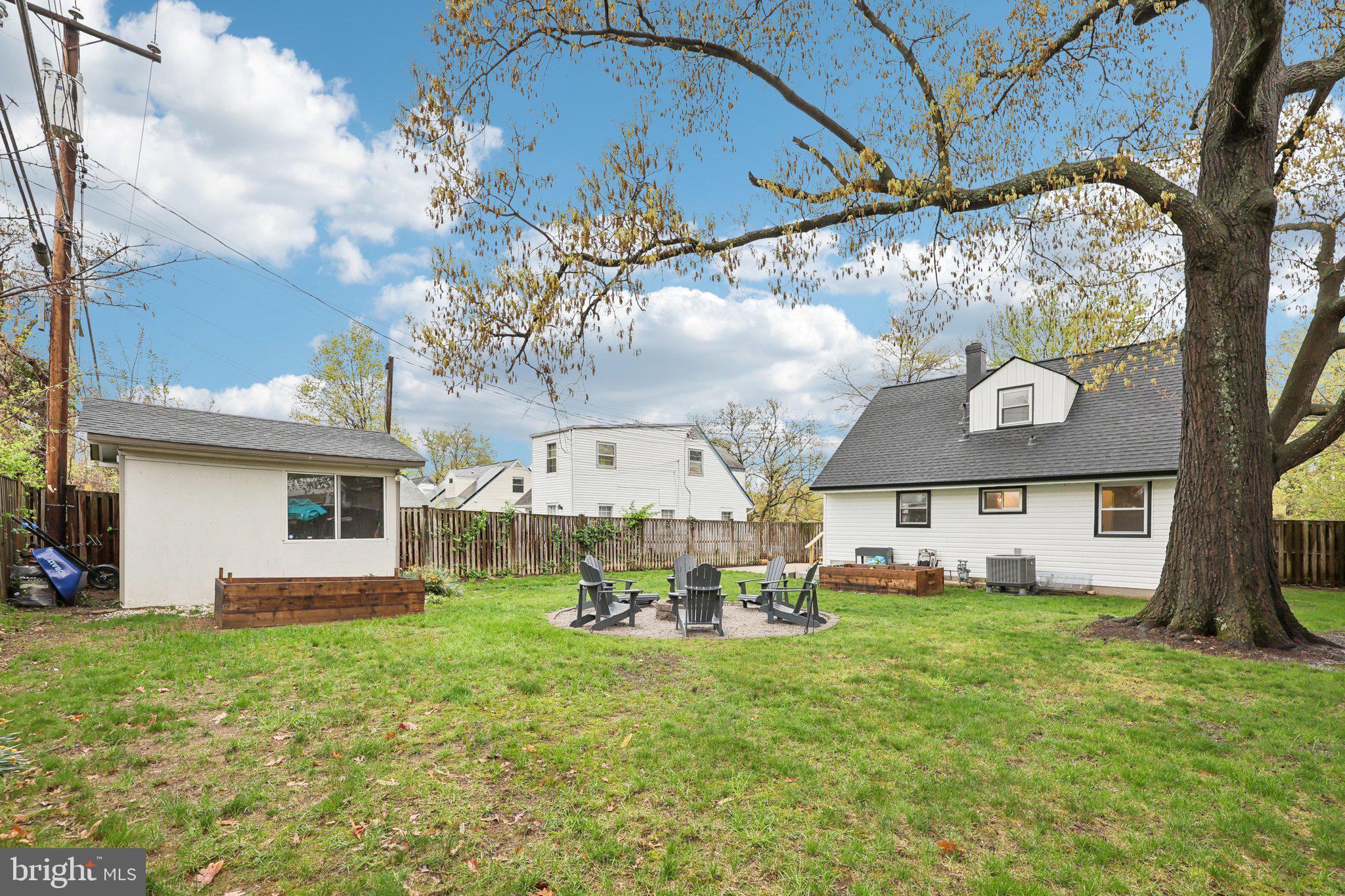 BUCKNELL MANOR - Residential