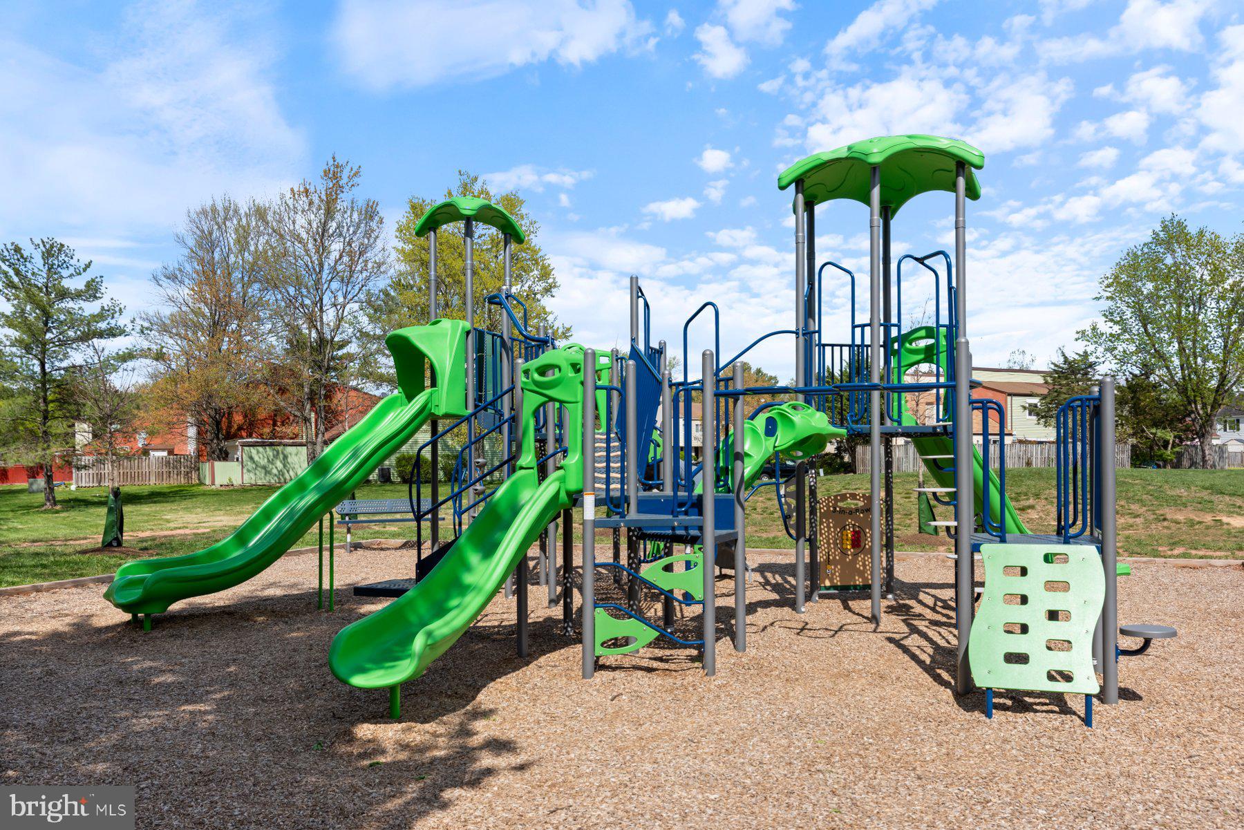 COURTS OF CHANDON - Residential Lease
