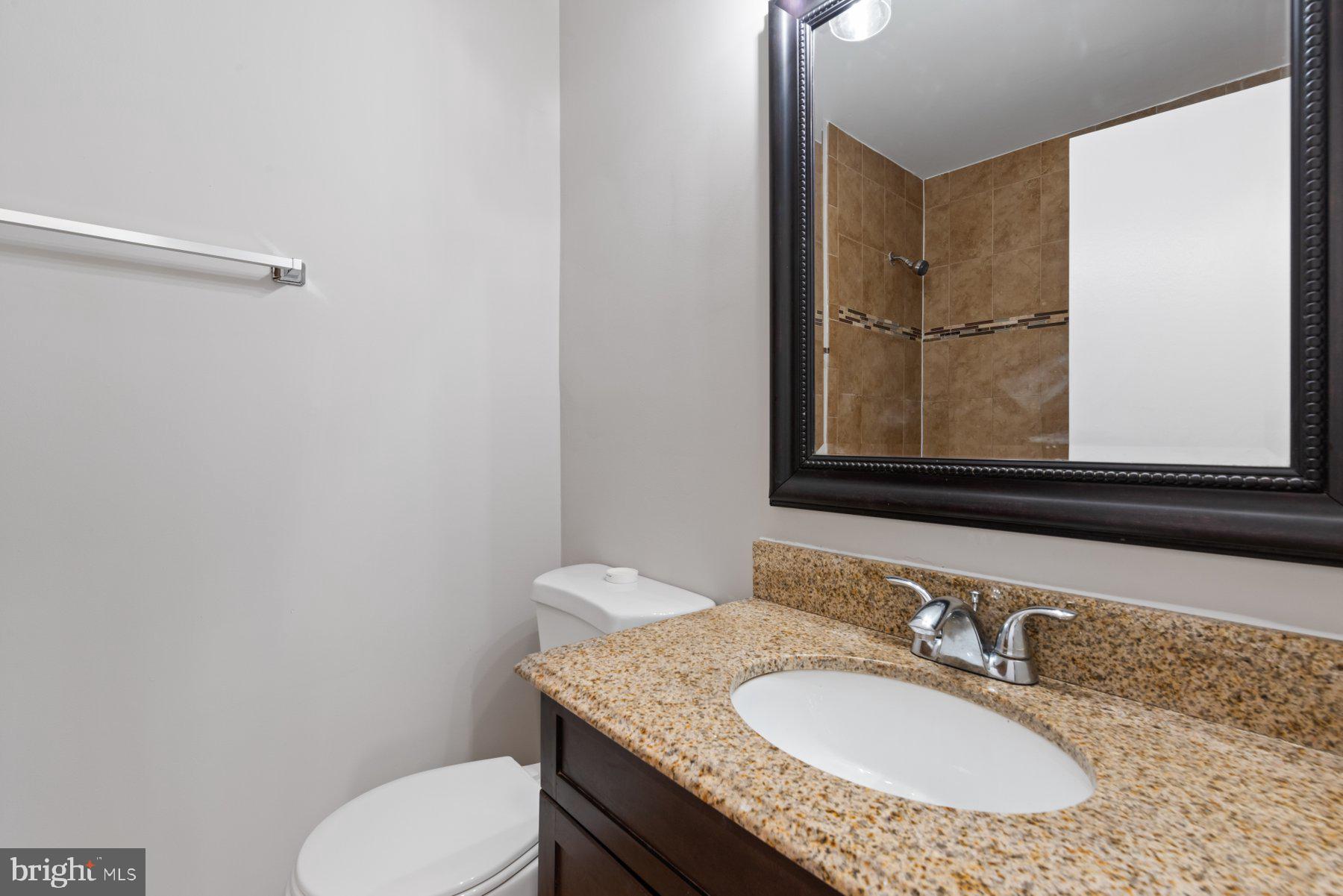COURTS OF CHANDON - Residential Lease