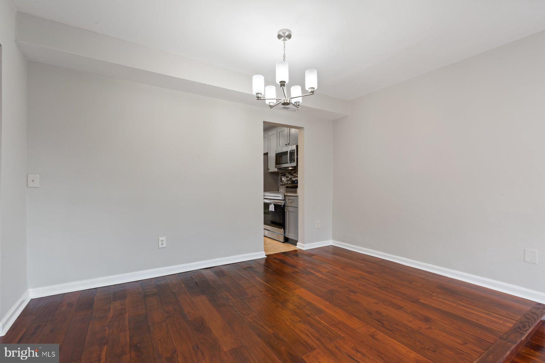 COURTS OF CHANDON - Residential Lease