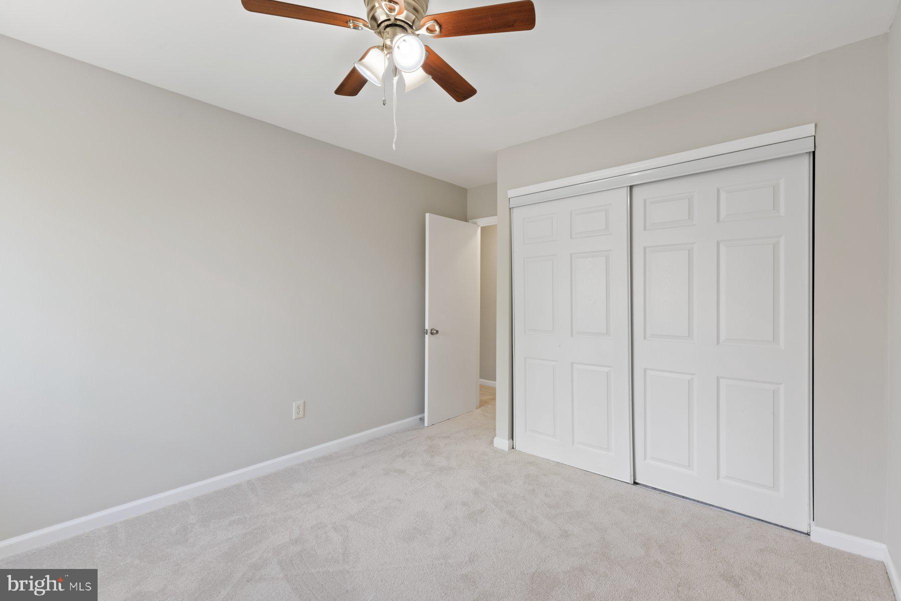 COURTS OF CHANDON - Residential Lease