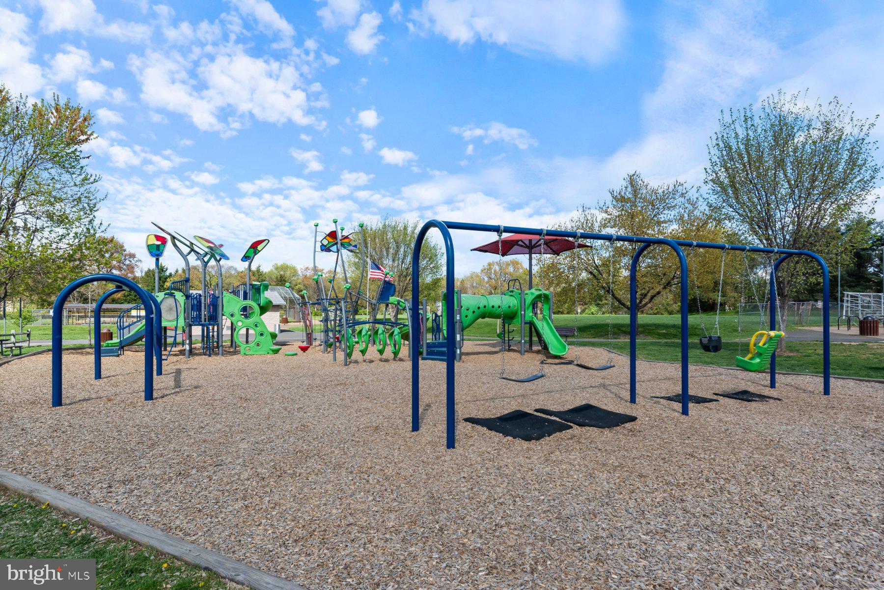 COURTS OF CHANDON - Residential Lease