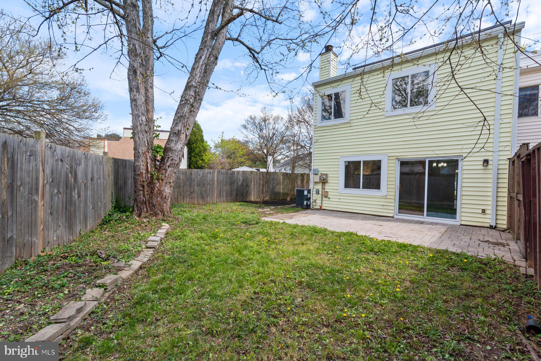 COURTS OF CHANDON - Residential Lease