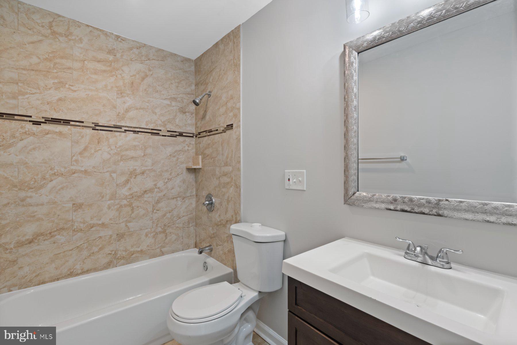 COURTS OF CHANDON - Residential Lease