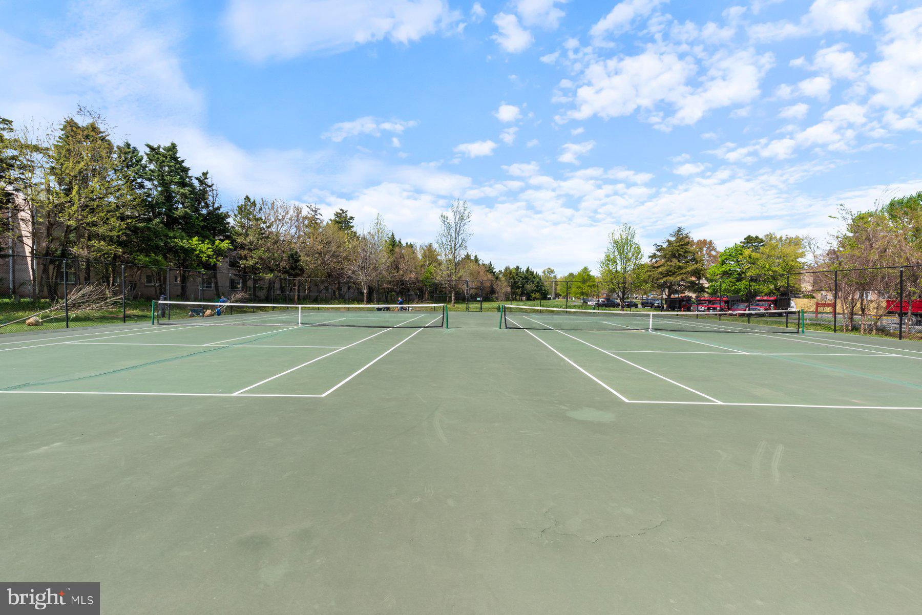 COURTS OF CHANDON - Residential Lease