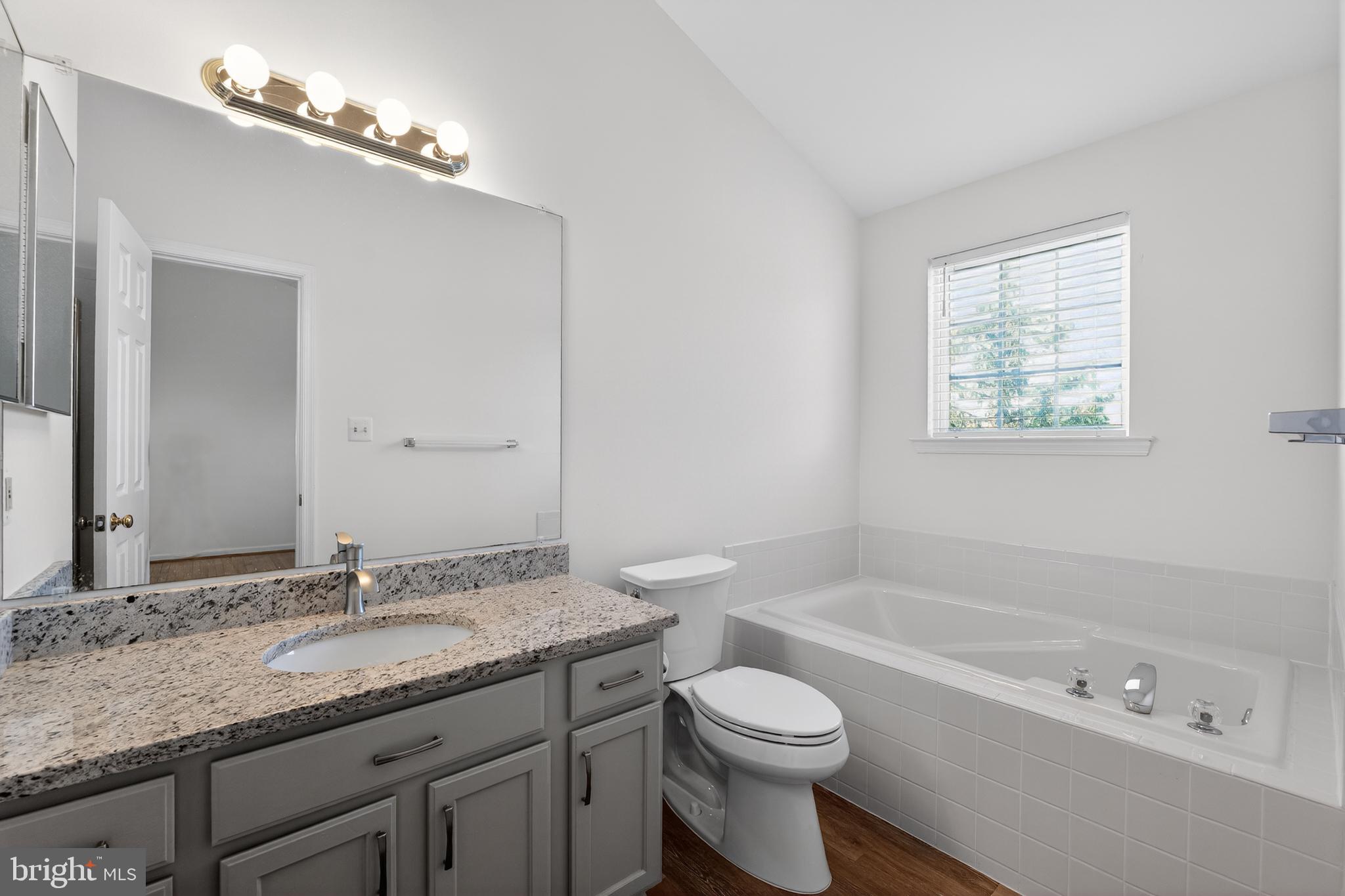 RIDGEFIELD - Residential