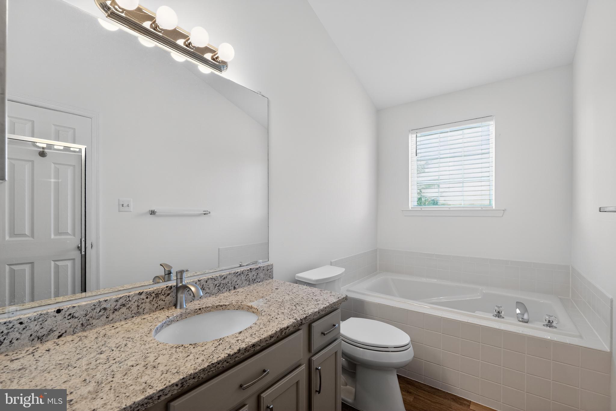 RIDGEFIELD - Residential