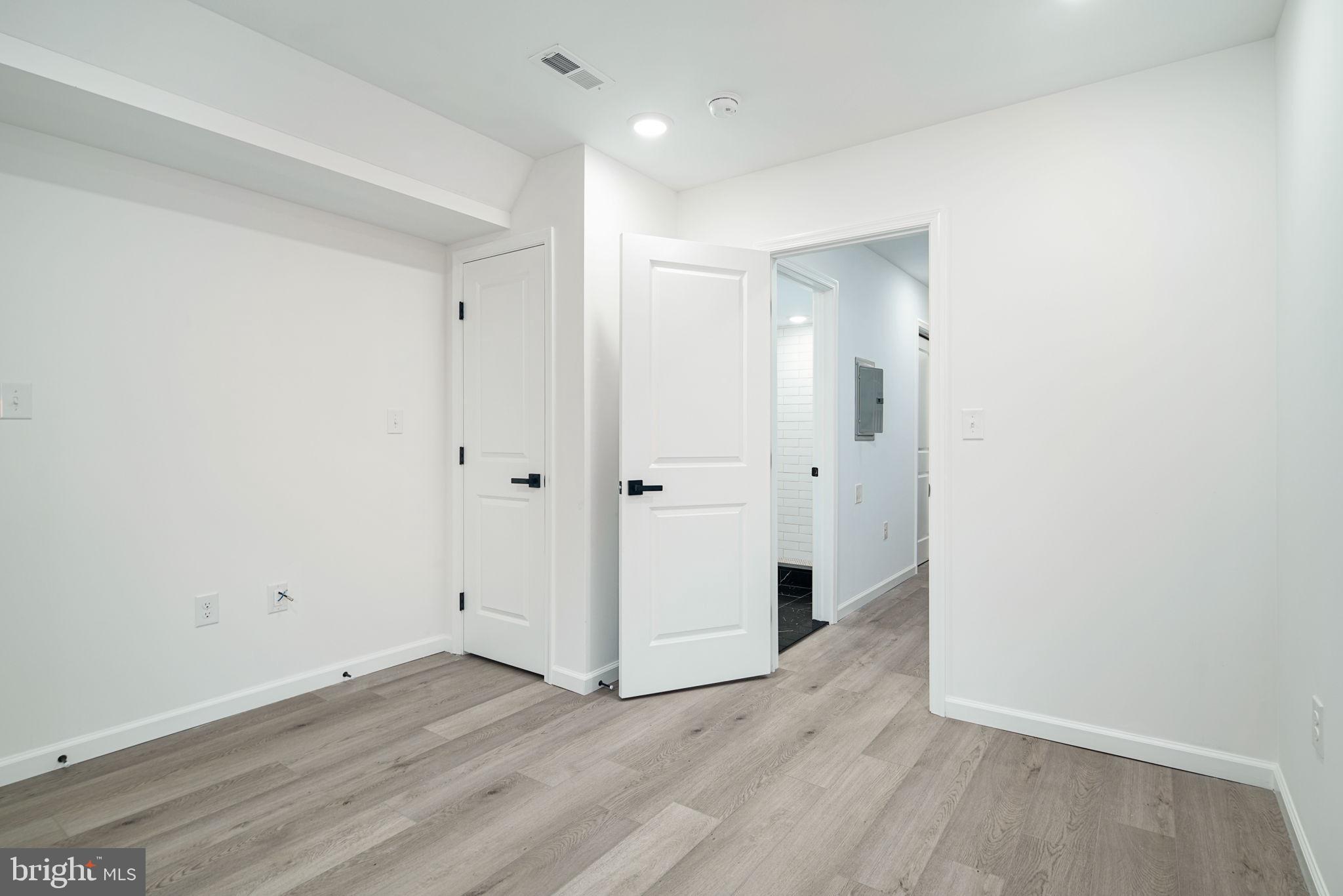 GRAYS FERRY - Residential Income