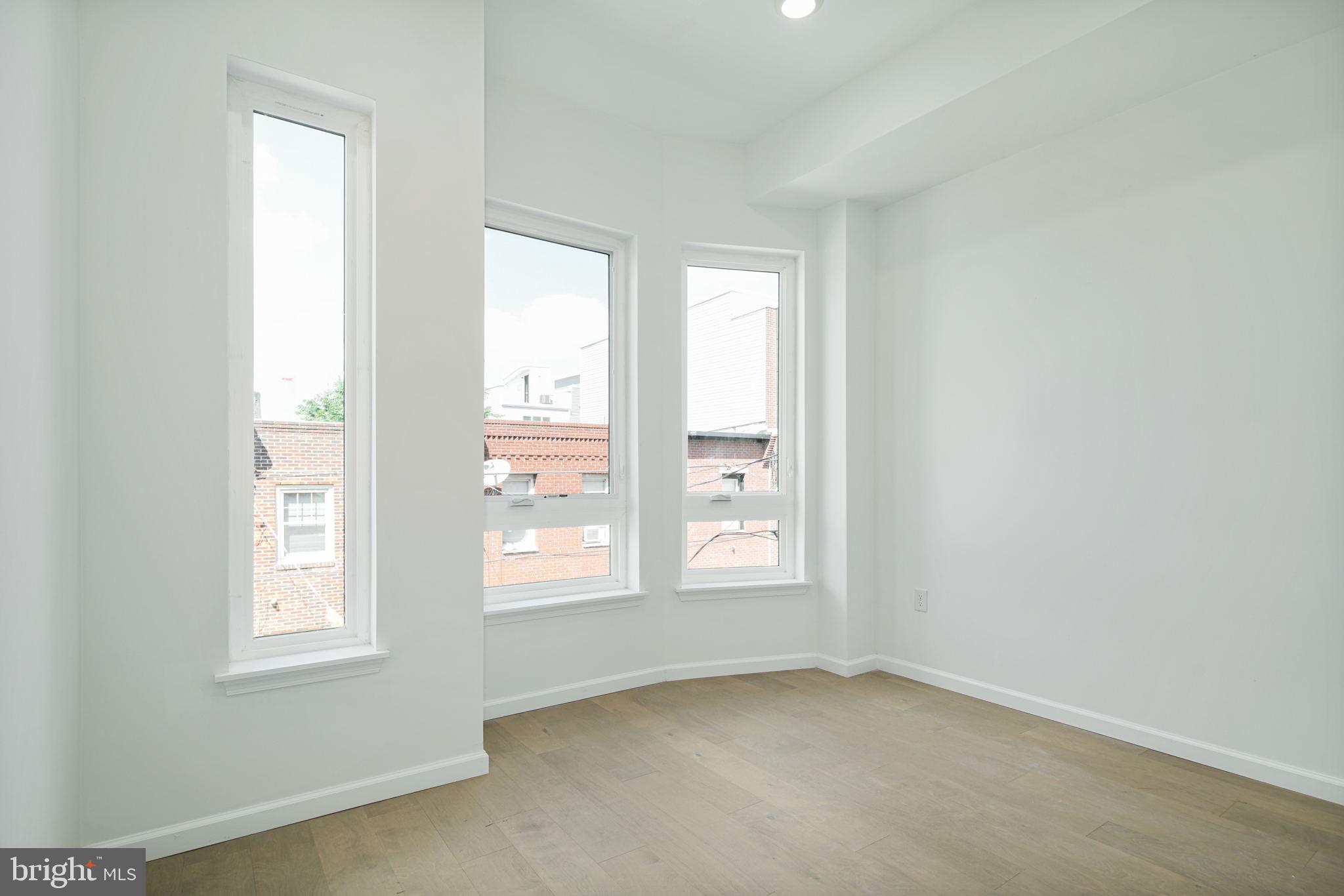 GRAYS FERRY - Residential Income