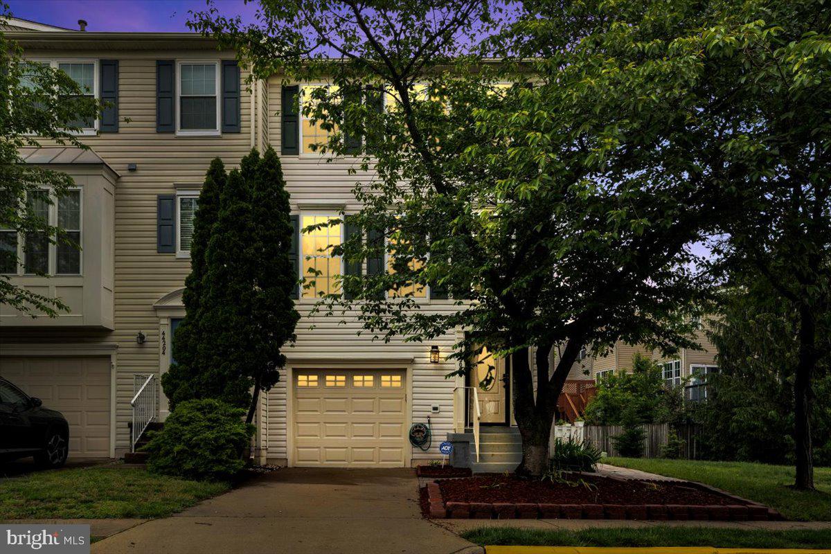 ASHBURN VILLAGE - Residential Lease
