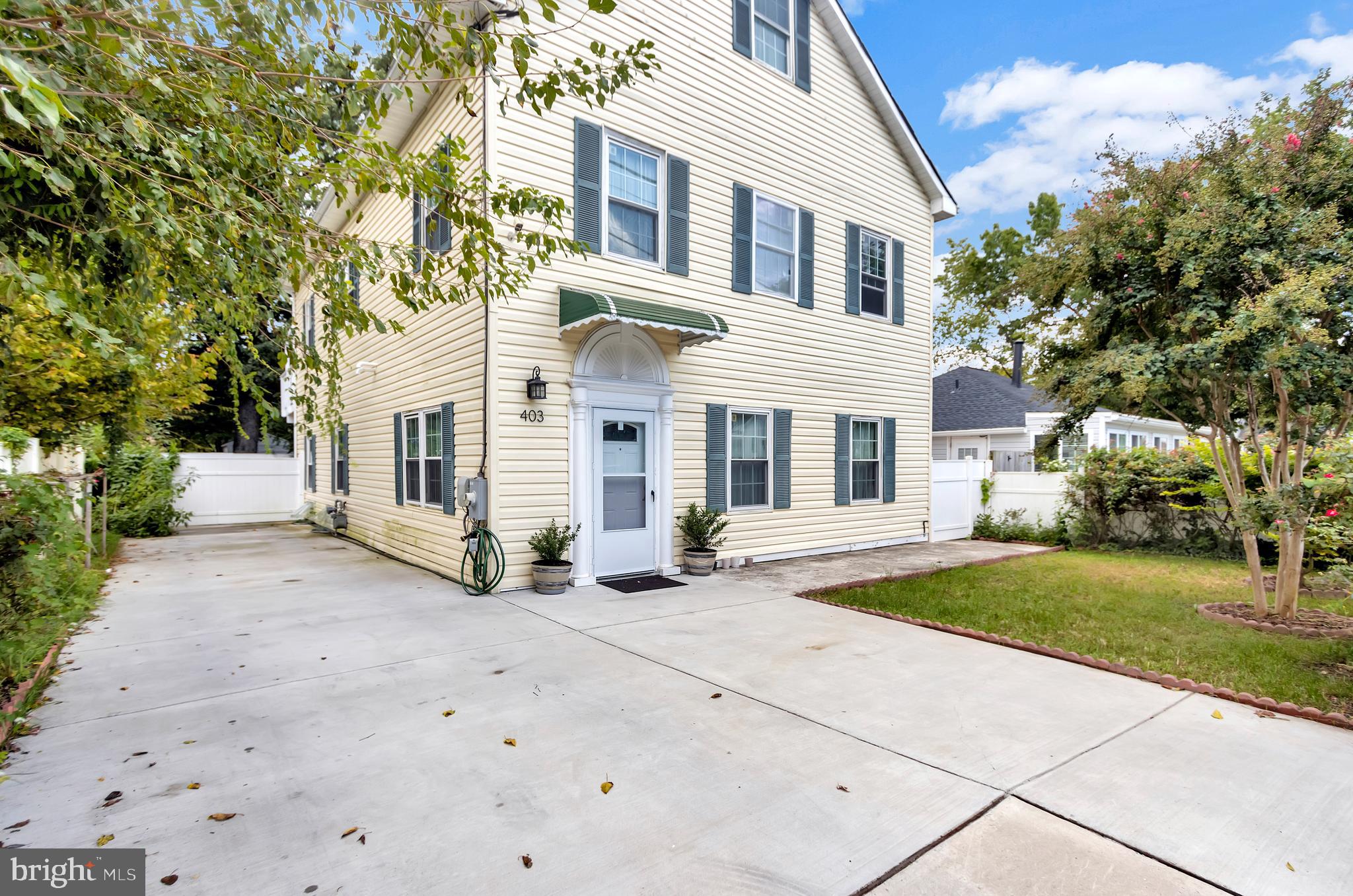 Walk to Rockville Metro Station (7 minutes walking per Google Map). A very large house - owner has invested significant capital to rebuild this property to include 8 bedrooms and 7.5 full bath - Perfect for living as well as rental income.  Good choice for Investement! Don't miss it!
Current Lease details;
1F: Room -1：$700.00/month ; Room -2：$700.00/month; Room -3：$900.00/month
2F: Room -4：$600.00/month
3F: Room -7：$800.00/month; Room -8：$750.00/month
2F: Room -5 & 6 and Living room: Occupied by Owner