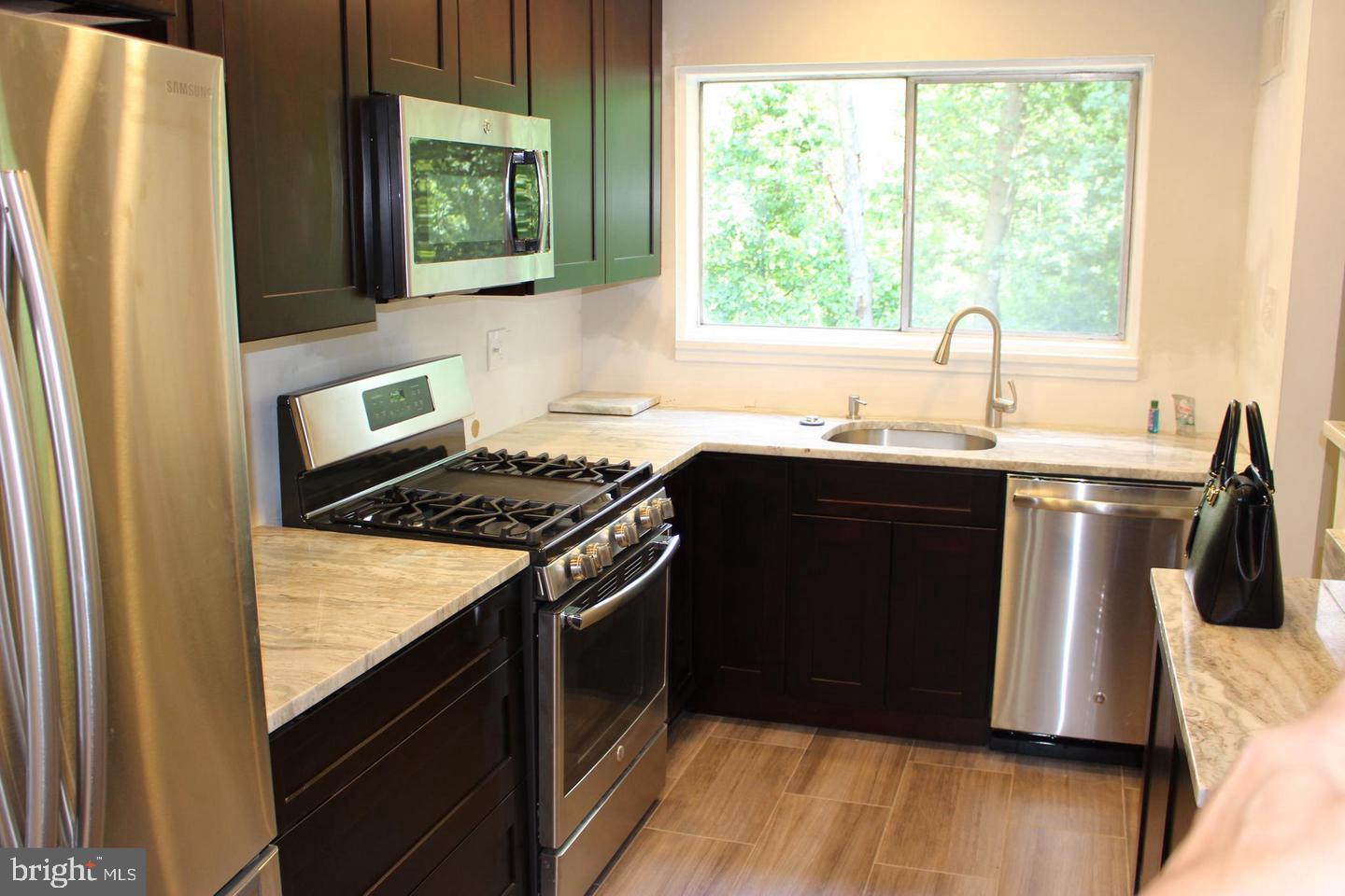 PARKSIDE CONDOMINIUMS - Residential Lease