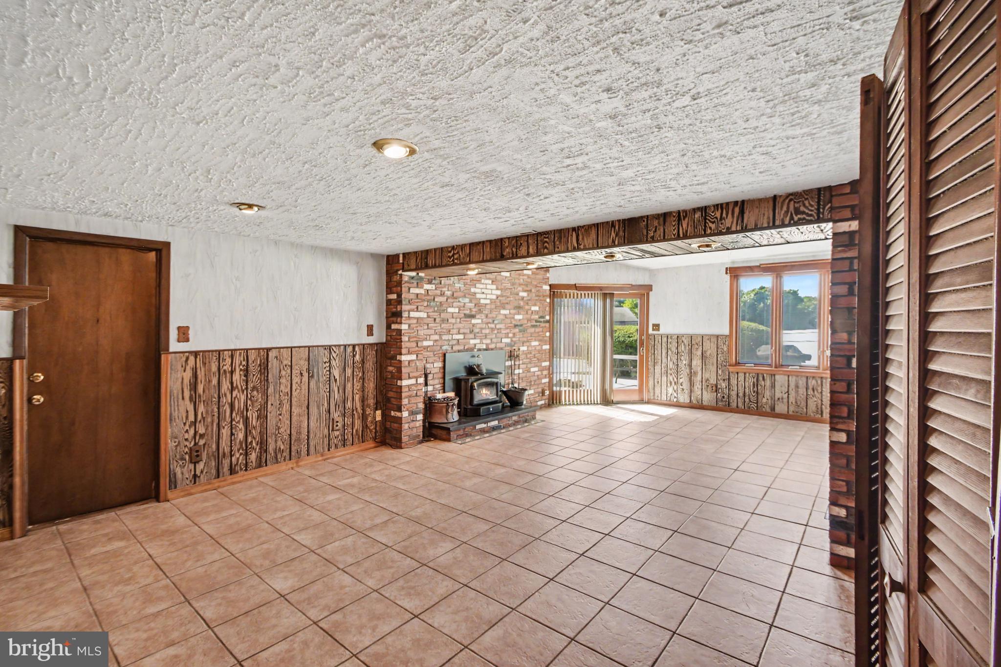 BURGUNDY HILLS - Residential