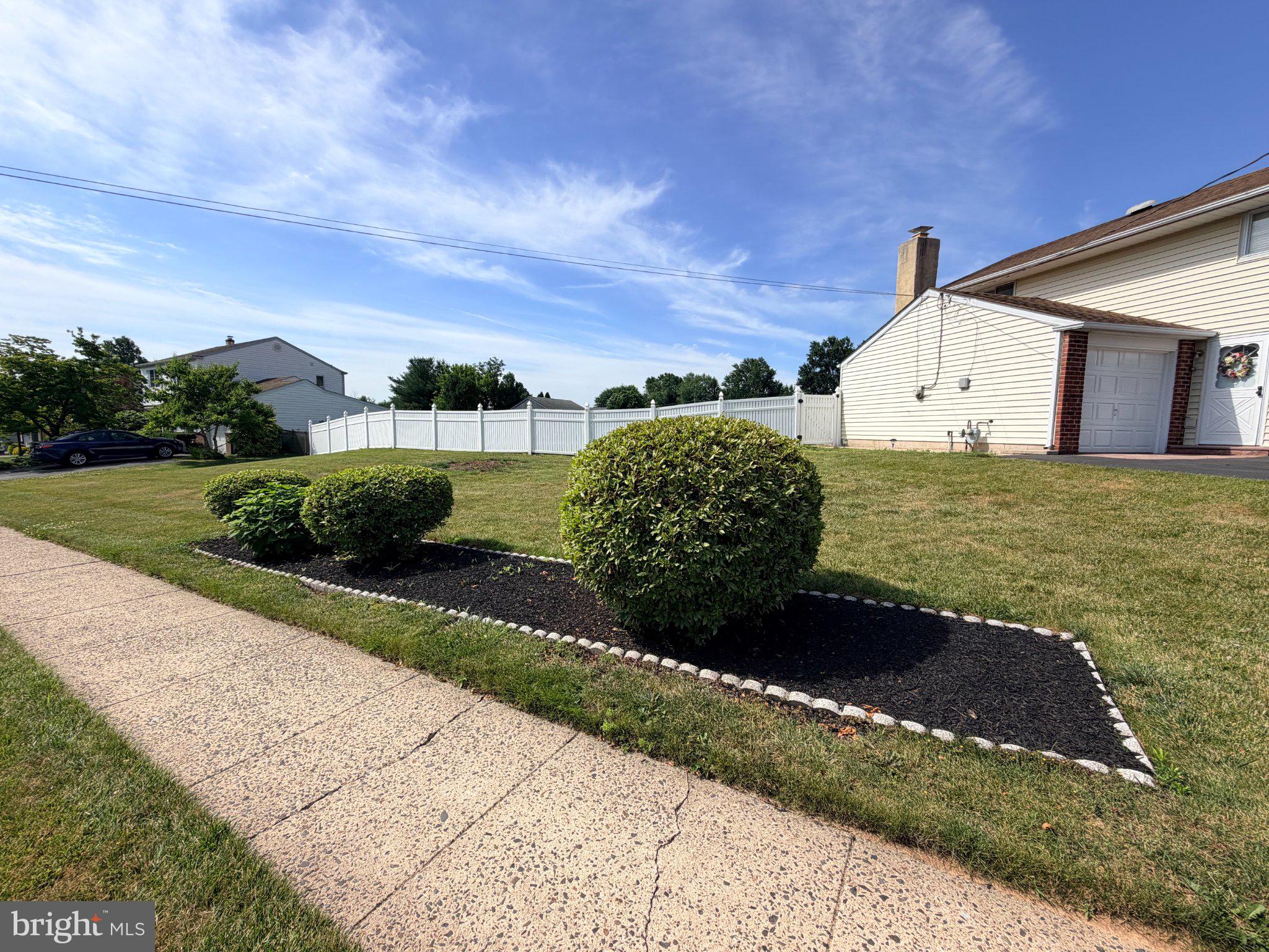 BURGUNDY HILLS - Residential