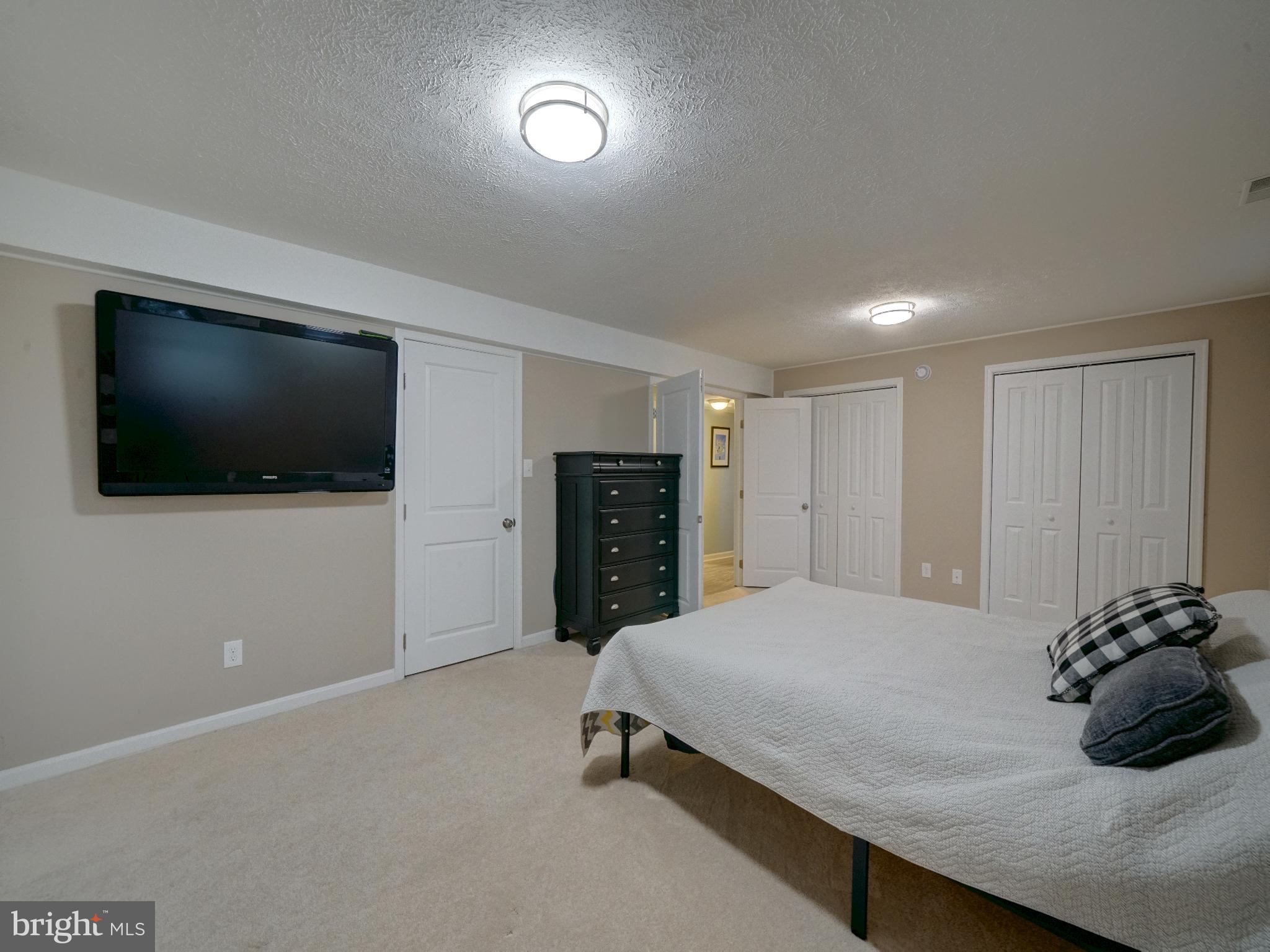 EMERALD VALLEY - Residential