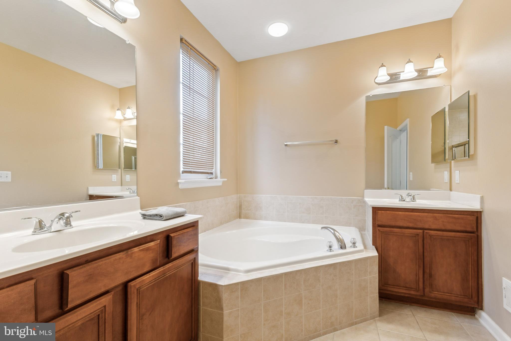 THE TOWNES AT VILLAGE PLACE - Residential