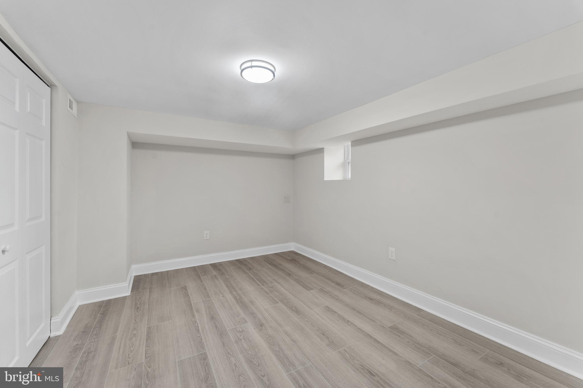 WINDSOR  MILL - Residential