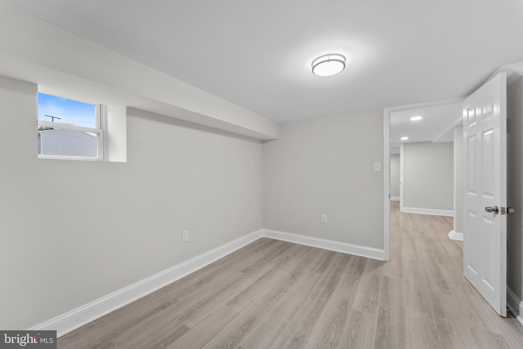 WINDSOR  MILL - Residential