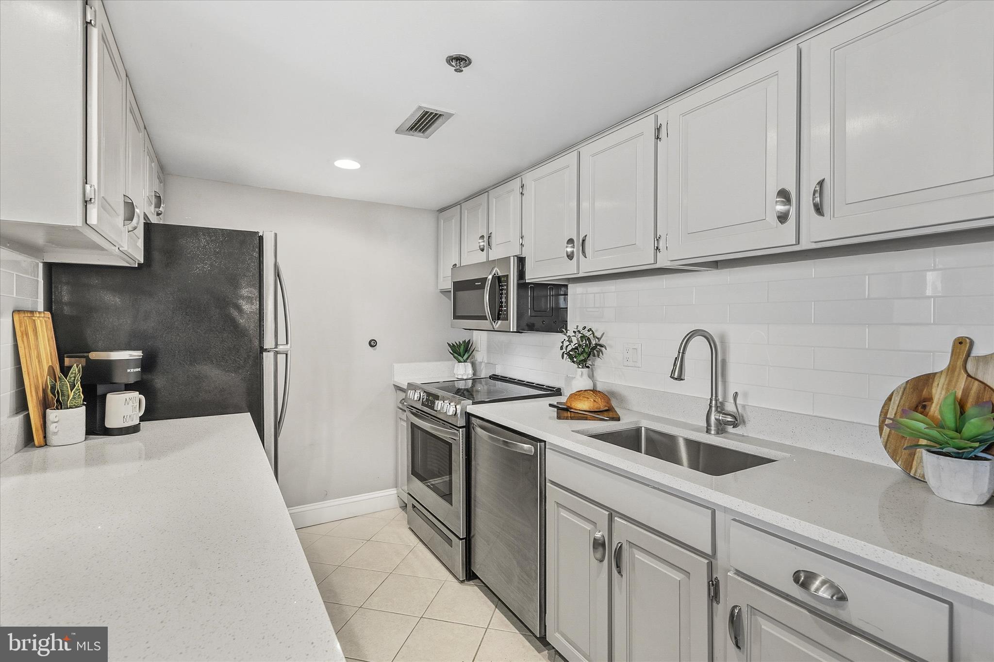 SEA COLONY EAST - Residential