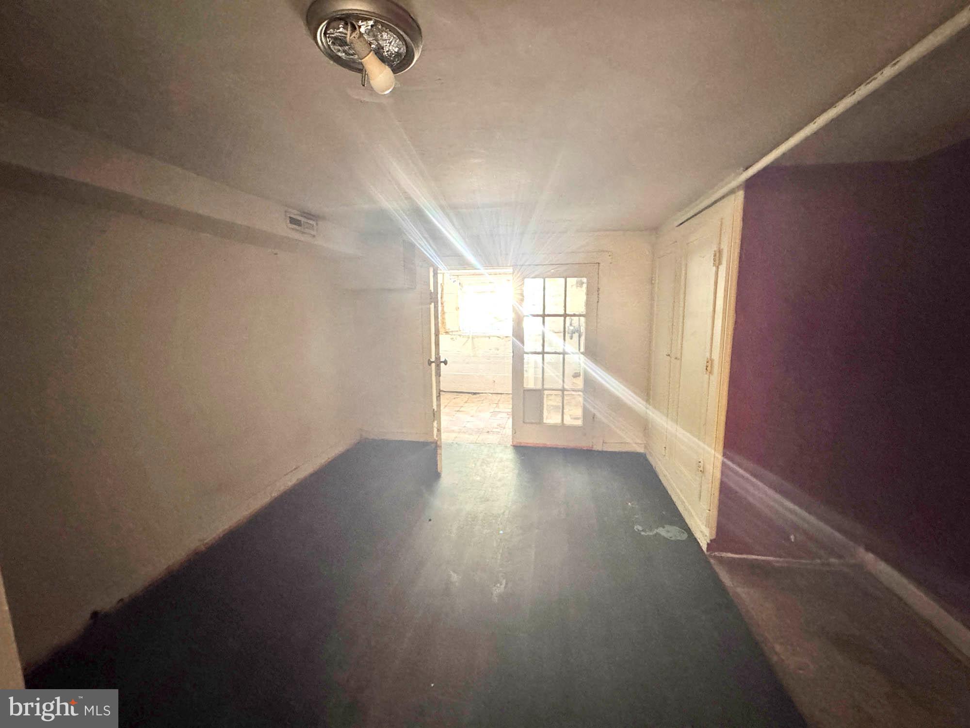 ELLWOOD PARK - Residential
