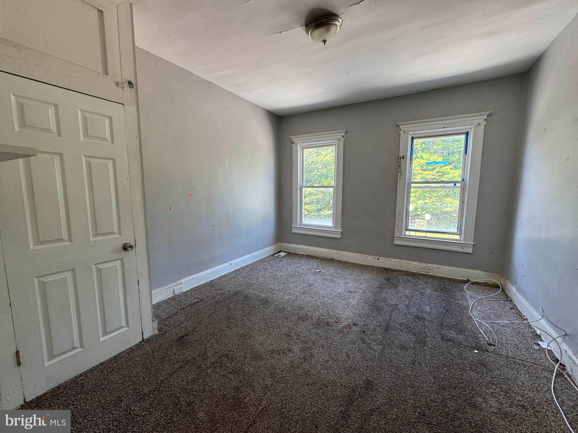 ELLWOOD PARK - Residential