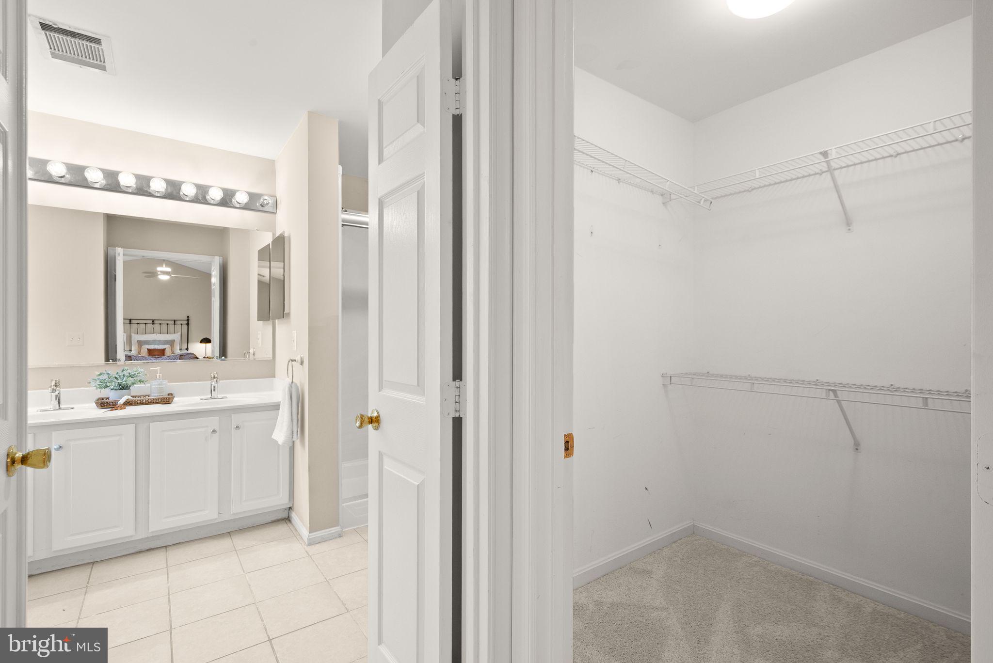 SIGNATURE AT BROADLANDS - Residential