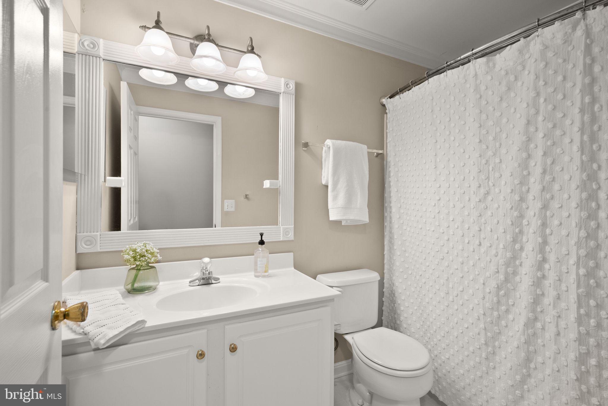 SIGNATURE AT BROADLANDS - Residential