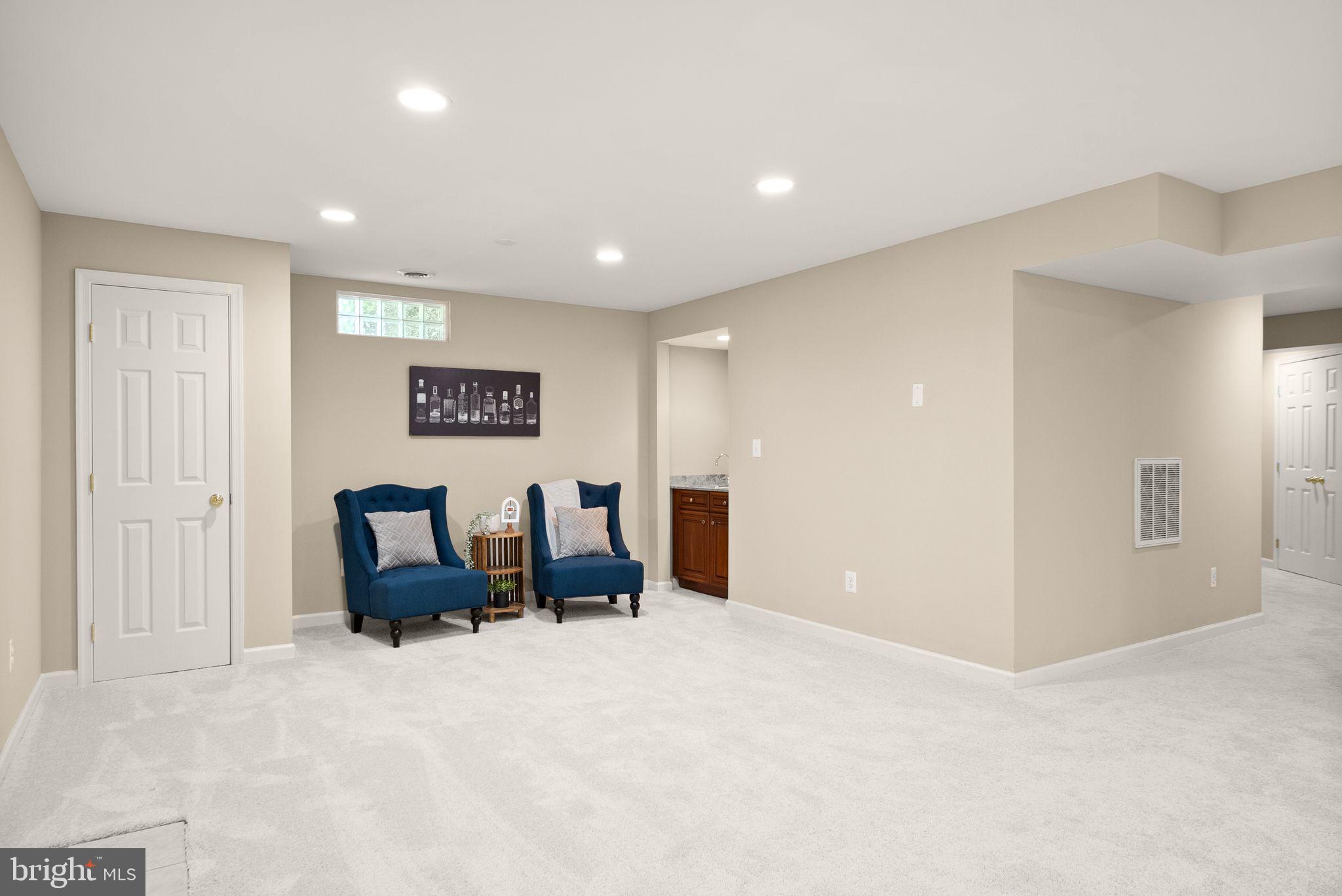 SIGNATURE AT BROADLANDS - Residential