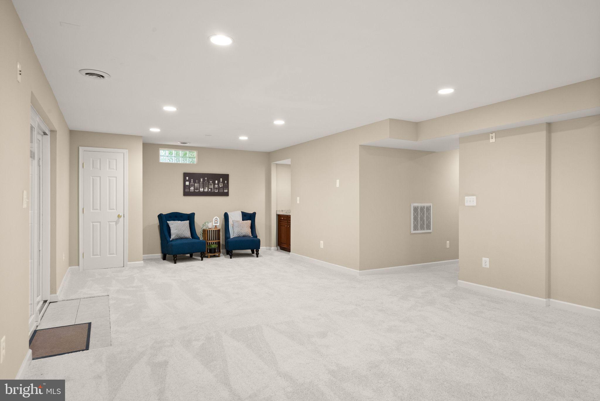 SIGNATURE AT BROADLANDS - Residential