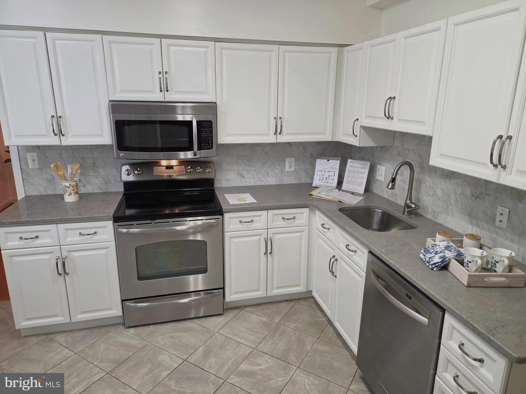 ROSSMOOR LEISURE WORLD - Residential