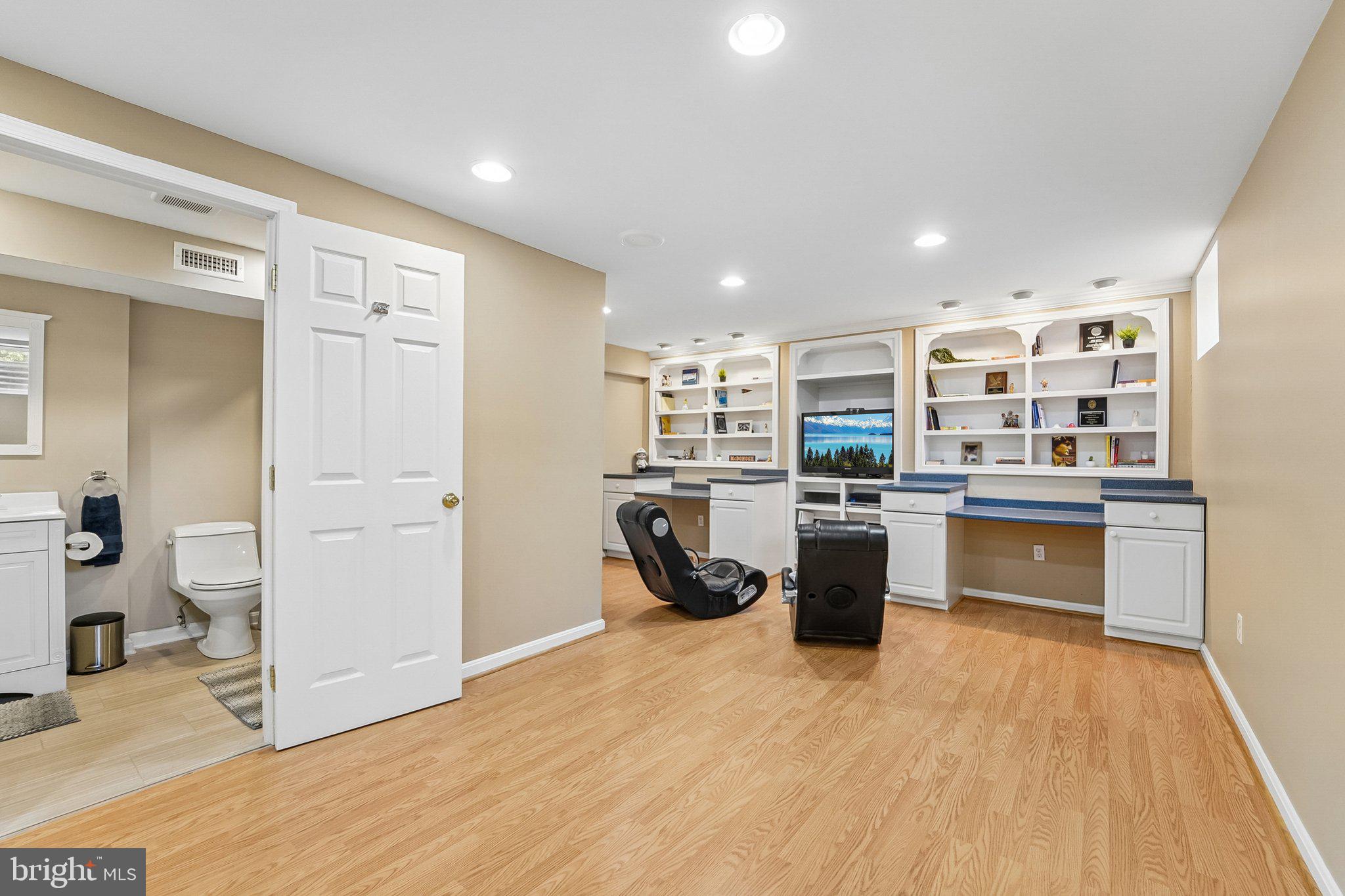 ASHBROOK - Residential