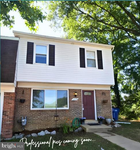 Spacious End Unit Town Home in a fantastic location.  A Short Distance to historic downtown Fredericksburg, the Interstate, shopping, restautants and  the VRE!
Renovated  in 2019, to include a new roof and siding, gourmet chefs kitchen with granite counter tops, and stainless steel appliances. Neutral carpets added throught in 2024, and JUST repainted the whole house, and updated the landscaping, so it is looking absolutely  lovely and is move in ready! 
The property offers two assigned parking spaces, as well as plenty of street parking for guests. 
Already vacated, ready for its new owners, and with the potential of assuming the current VA mortgage of 2.375%!!!!! DO NOT MISS THIS FANTASTIC OPPORTUNITY!