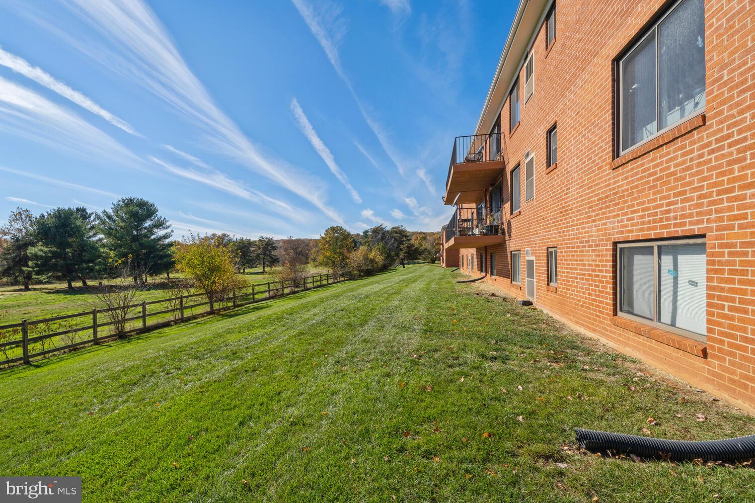 COUNTRY CLUB GREEN - Residential