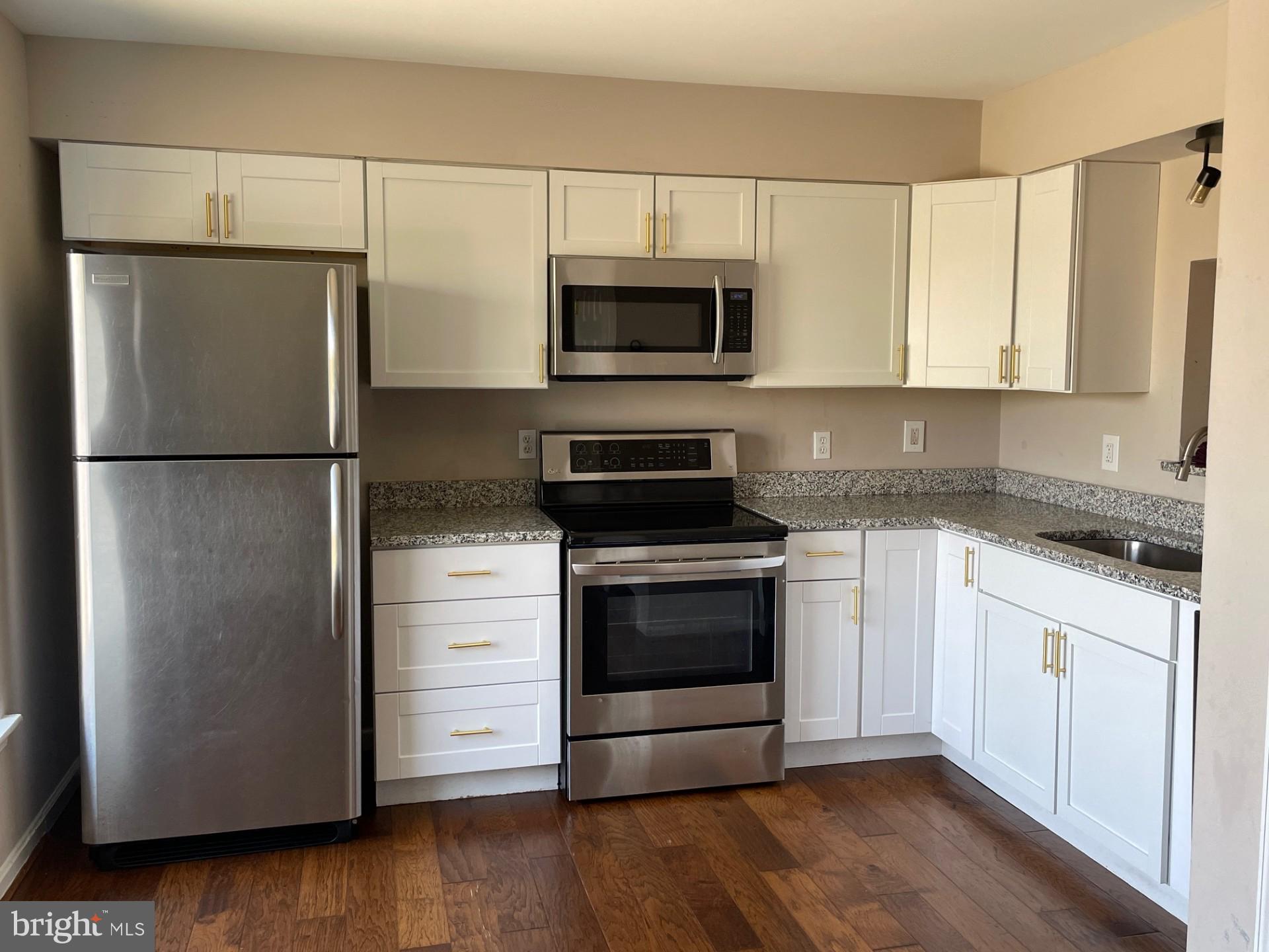 VILLAS LAKE ANITA LOUISE - Residential