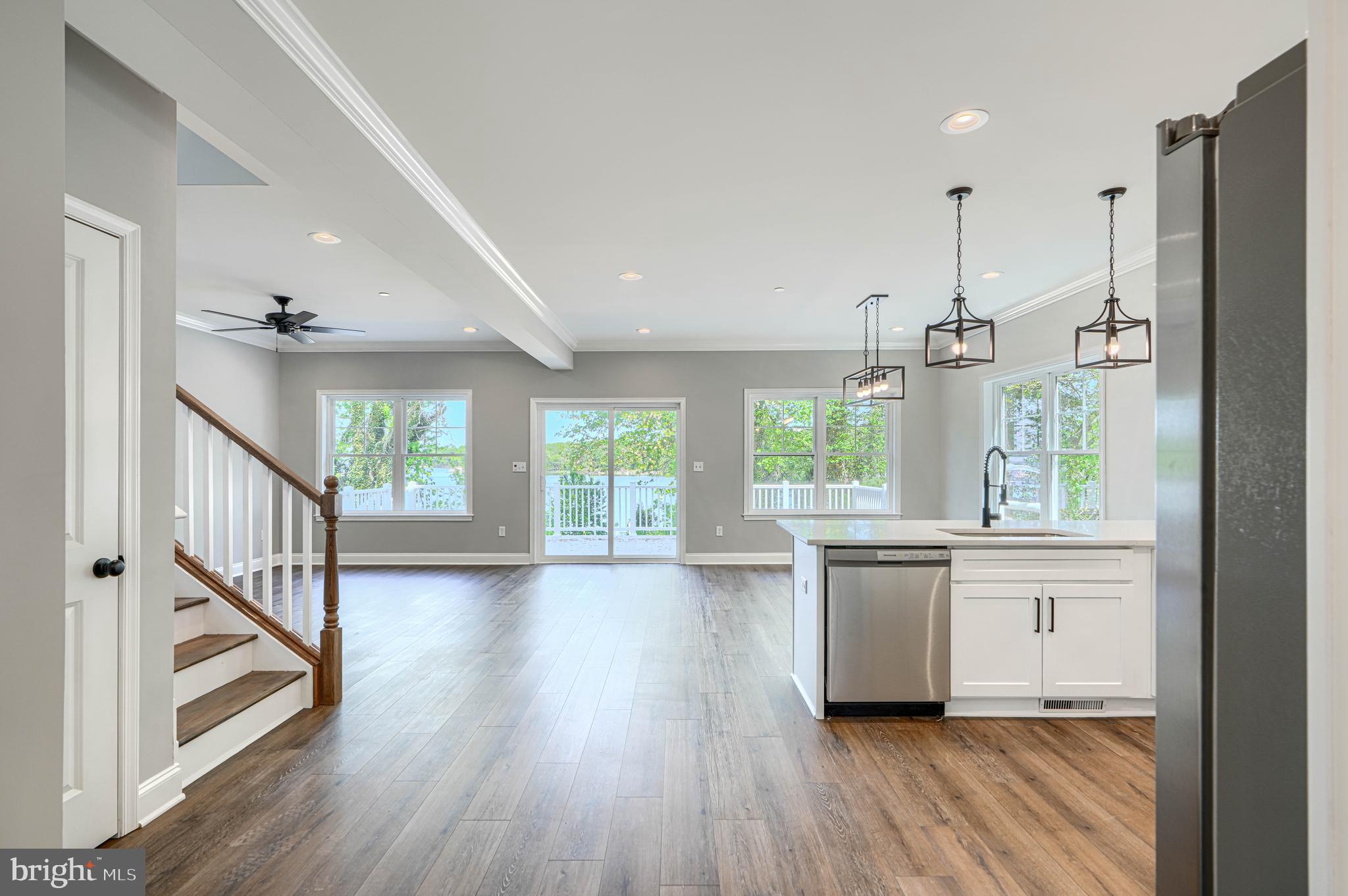 SHORELAND - Residential