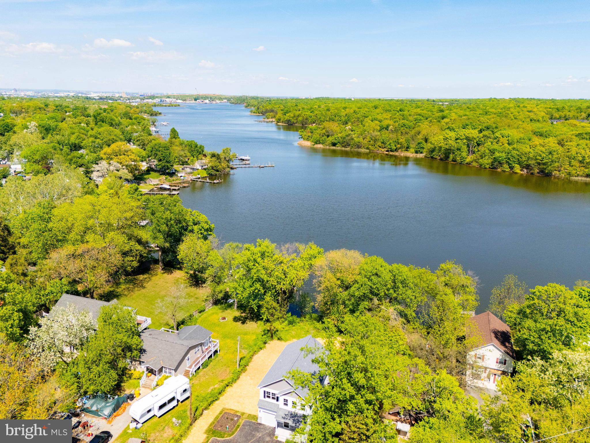 SHORELAND - Residential